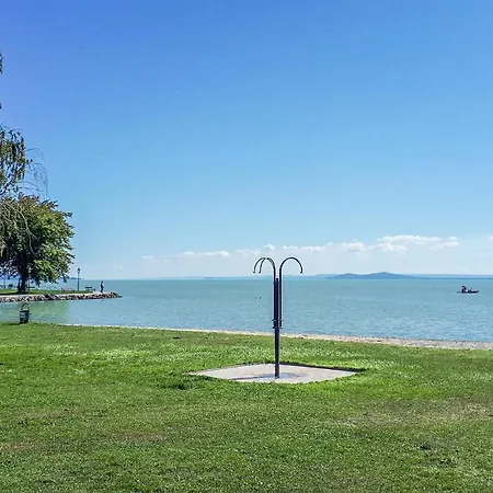 Apartmán Three-bedroom In Balatongyörök